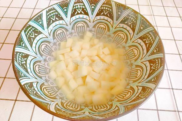 豌豆胡萝卜炒土豆的做法图解5
