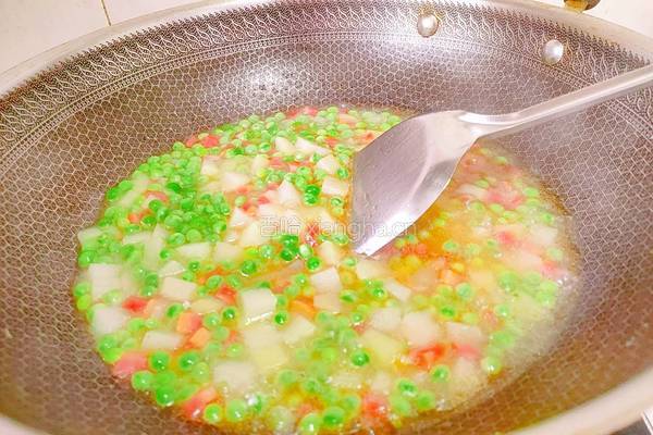 豌豆胡萝卜炒土豆的做法图解13