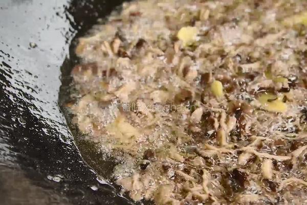 高档调味品菌油做法 拌菜拌面吃太鲜了的做法图解3