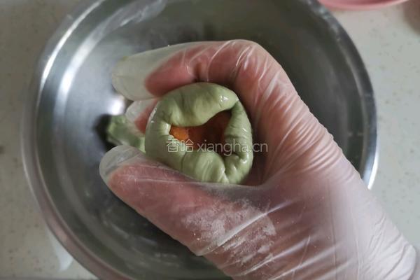 咸蛋黄肉松青团的做法图解10