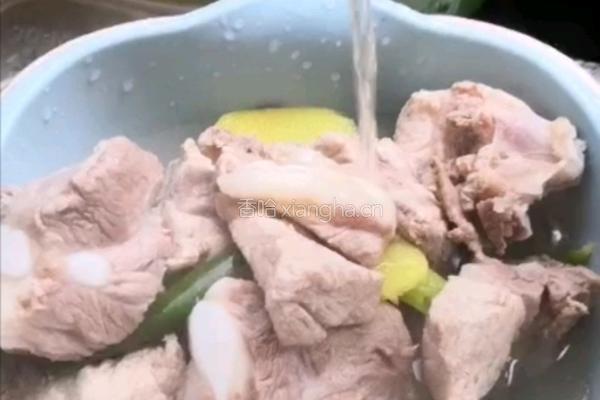 清炖排骨汤的做法图解3