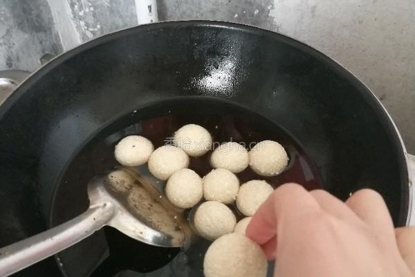 油炸芝麻球的做法图解2