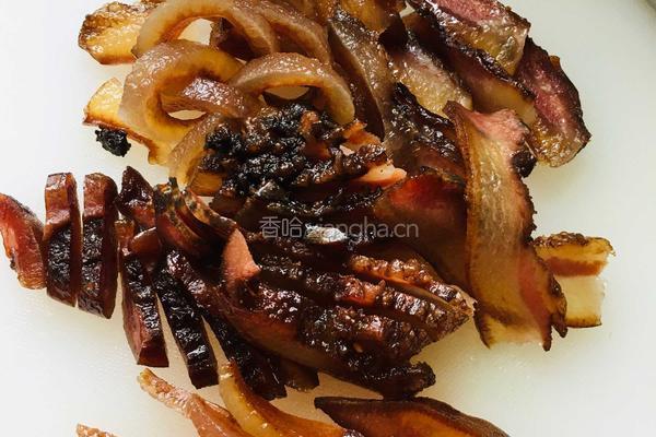 青蒜炒腊猪脸的做法图解2