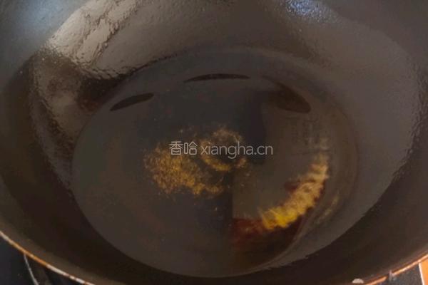 蒜薹鸡蛋炒木耳的做法图解2