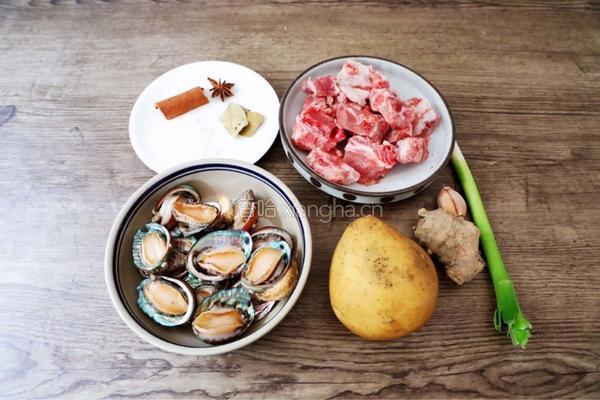鲍鱼排骨炖土豆的做法图解1