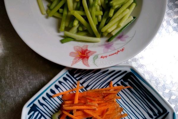 蒜苔炒肉丝的做法图解1