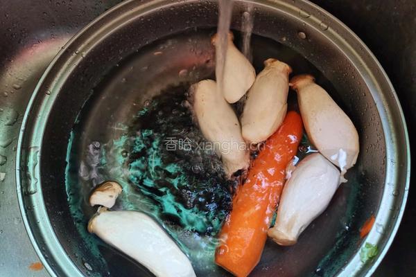 杏鲍菇炒胡萝卜的做法图解2