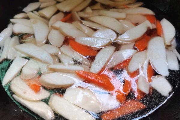 杏鲍菇炒胡萝卜的做法图解8
