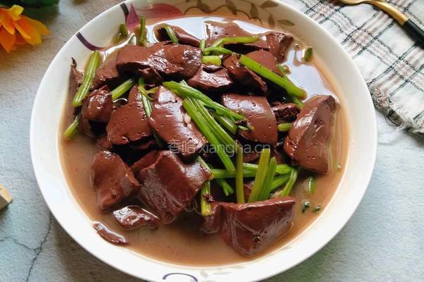 蒜香芹菜猪血的做法图解12
