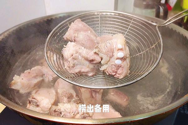 排骨炖玉米的做法图解3