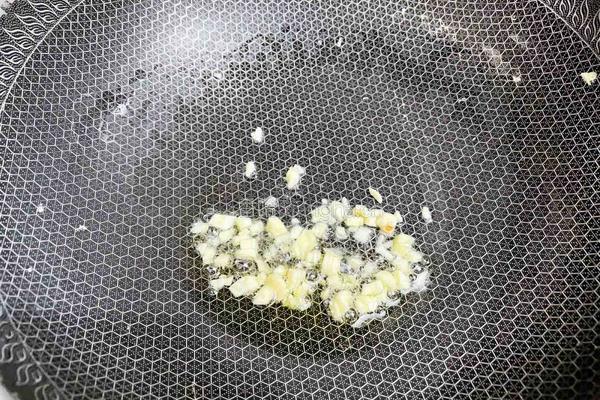鸡蛋平菇汤的做法图解7