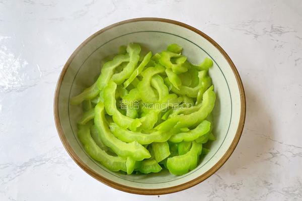 清炒苦瓜的做法图解6