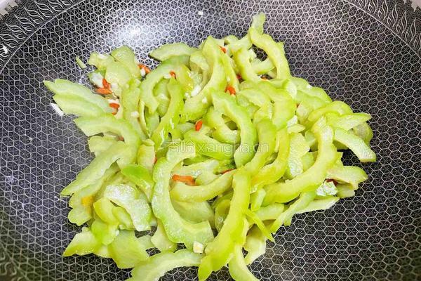 清炒苦瓜的做法图解12