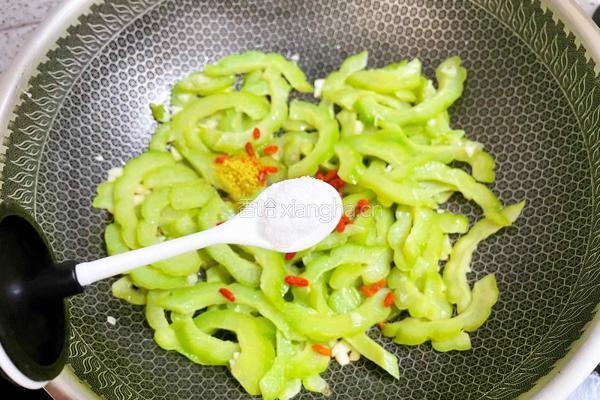 清炒苦瓜的做法图解11