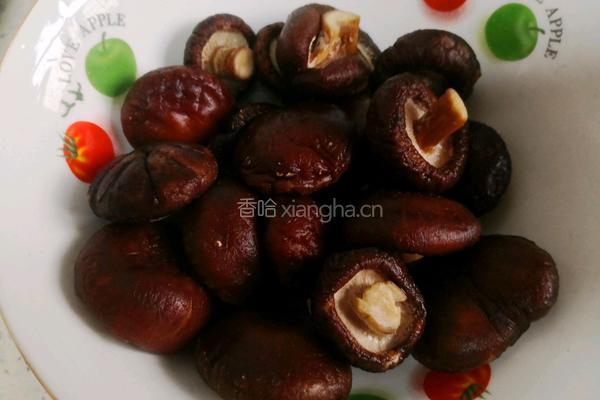 香菇木耳炖排骨的做法图解3