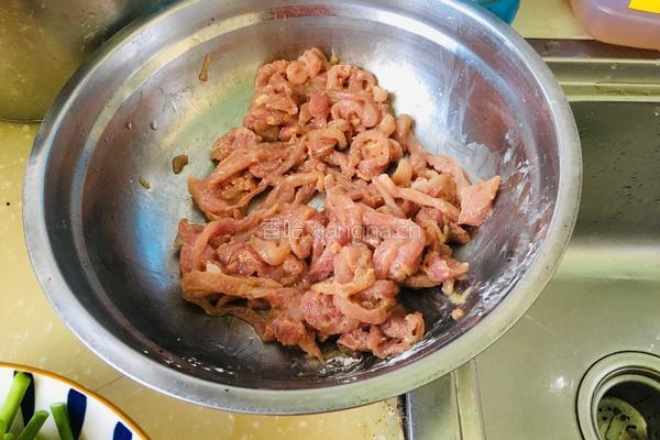 蒜苔豆干炒肉丝的做法图解2