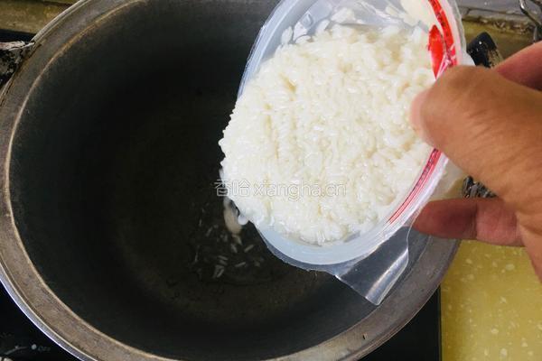 鸡蛋醪糟的做法图解1