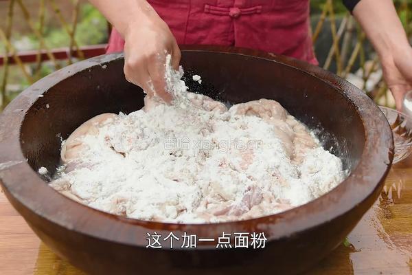 野菜酸筒秆炒肥肠 酸辣有嚼劲很下饭的做法图解2