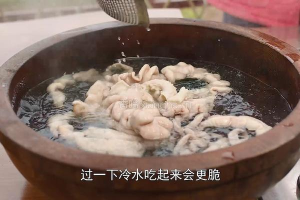 野菜酸筒秆炒肥肠 酸辣有嚼劲很下饭的做法图解3