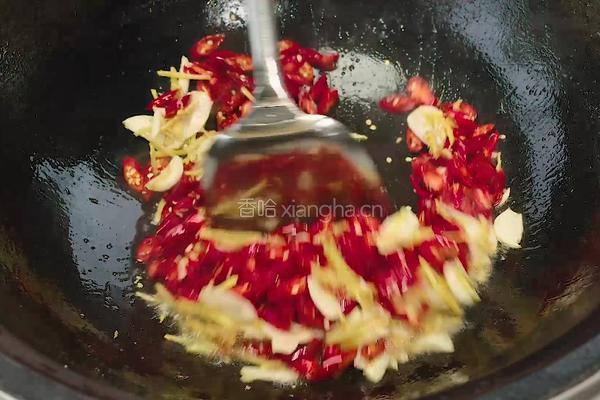 野菜酸筒秆炒肥肠 酸辣有嚼劲很下饭的做法图解5