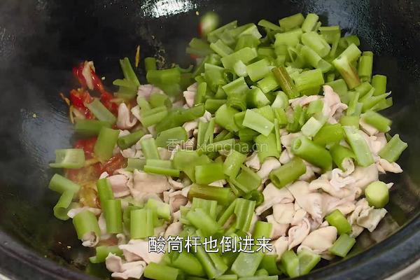 野菜酸筒秆炒肥肠 酸辣有嚼劲很下饭的做法图解6