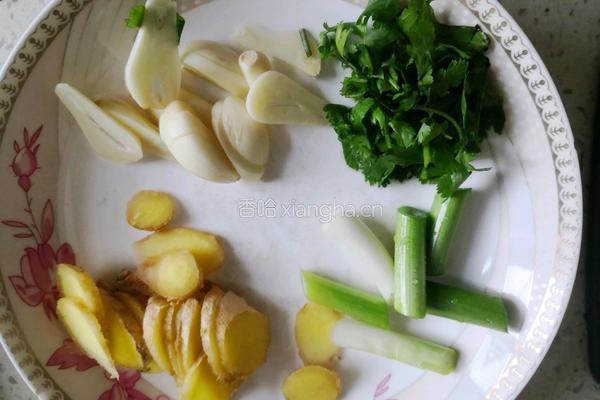 香菇木耳炖鸡的做法图解6