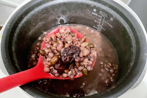 红豆薏米祛湿粥的做法图解6