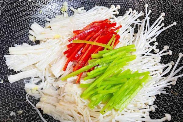 金针菇炒鸡蛋的做法图解8