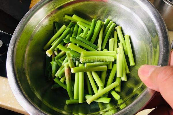 红烧肉烩菜的做法图解2