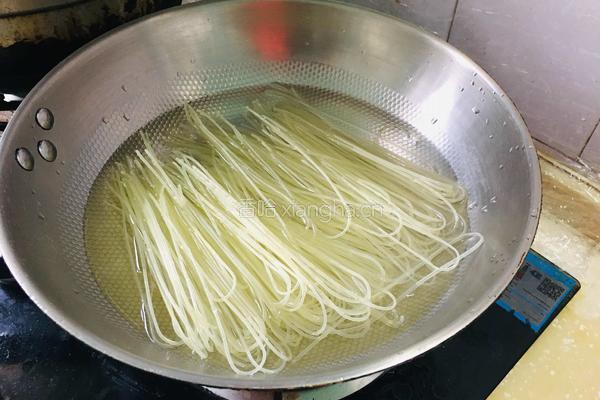 螺蛳粉的做法图解1