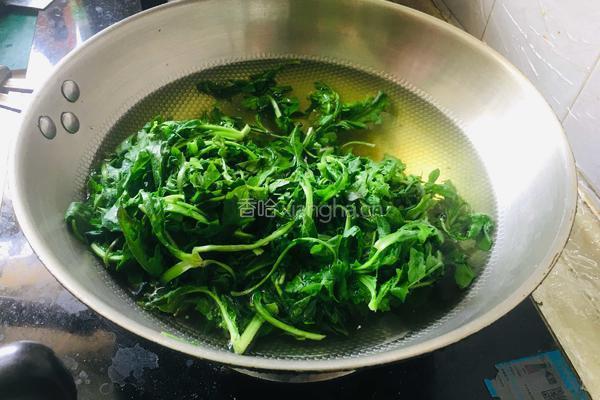 家庭版荠菜饺子的做法图解3