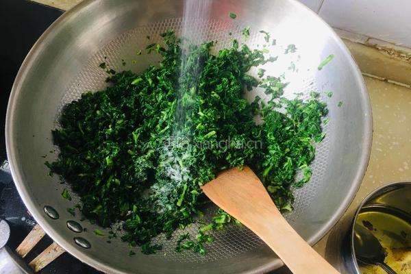 家庭版荠菜饺子的做法图解5