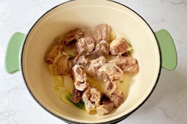 香菇玉米排骨汤的做法图解9