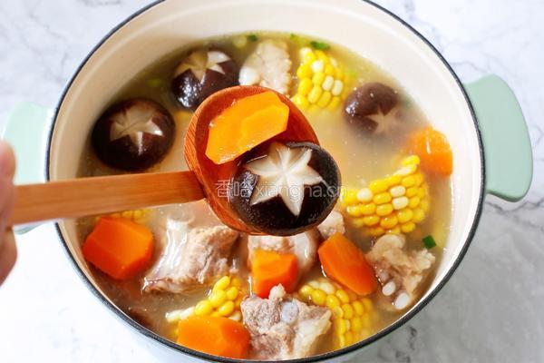 香菇玉米排骨汤的做法图解15