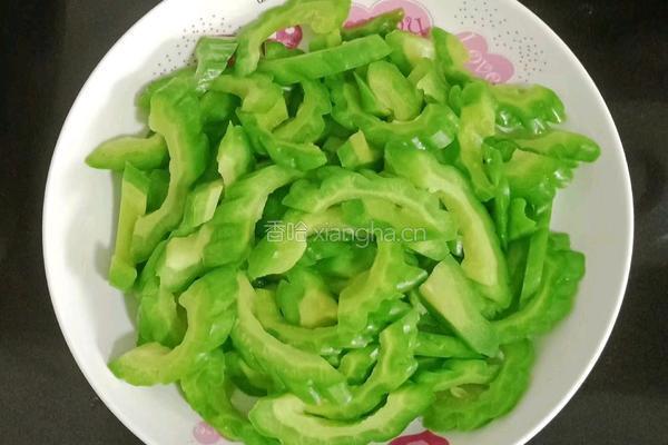 苦瓜炒鸡蛋的做法图解3