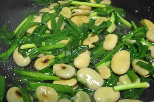 韭菜炒蚕豆的做法图解4
