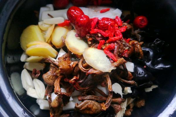 香菇木耳炖鸡的做法图解9