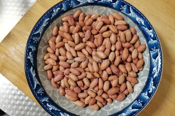 简单易做的卤花生的做法图解1