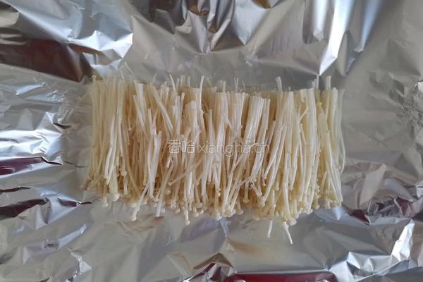 蒜蓉锡纸金针菇的做法图解3