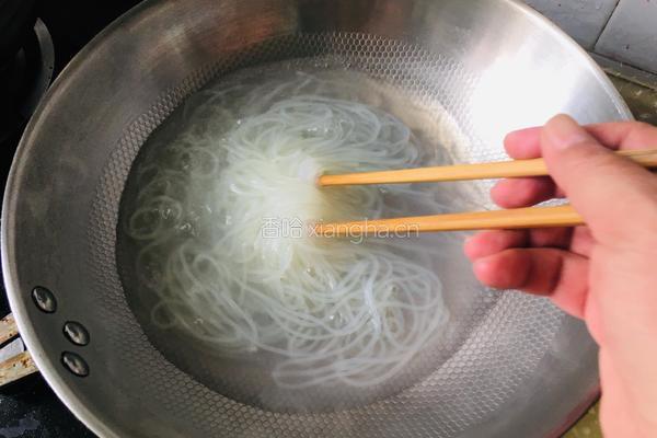 牛肉原汤米粉的做法图解2