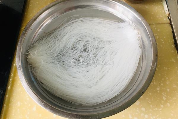 简版蒜蓉粉丝蒸扇贝的做法图解1