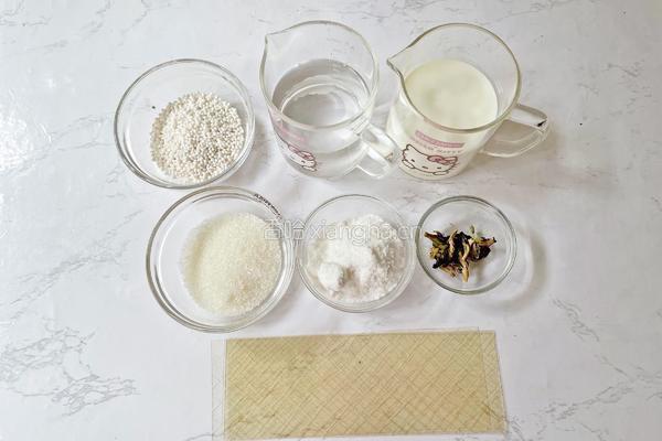 蝶豆花奶冻西米露的做法图解1