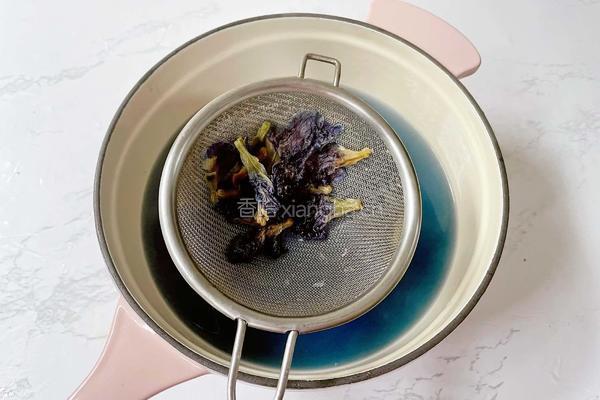 蝶豆花奶冻西米露的做法图解11