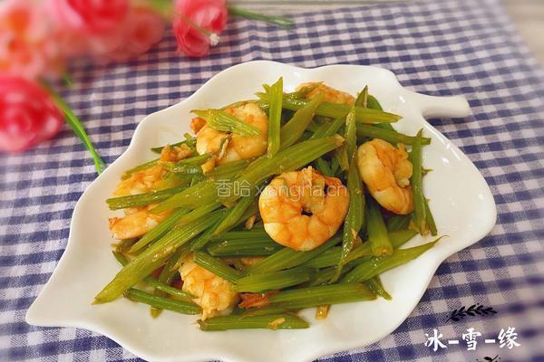 虾仁炒芹菜的做法图解1