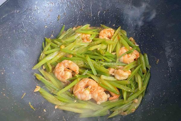 虾仁炒芹菜的做法图解11