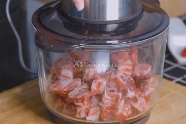 青椒酿牛肉的做法图解1