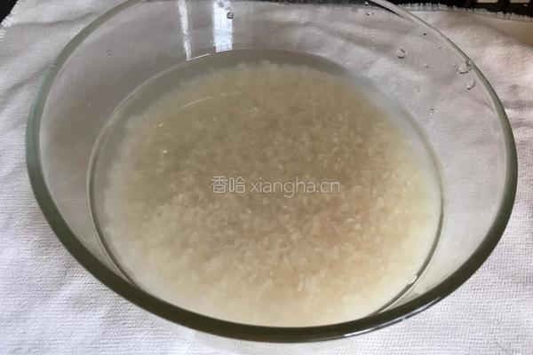 什锦腊肠焖饭的做法图解1