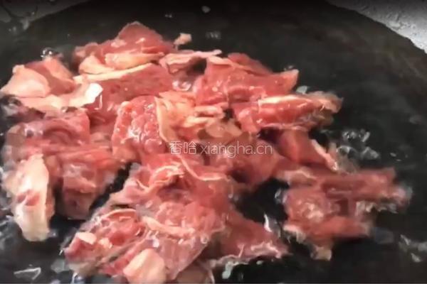 豆腐炖牛腩的做法图解2