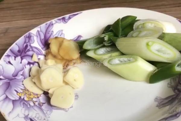 豆腐炖牛腩的做法图解4