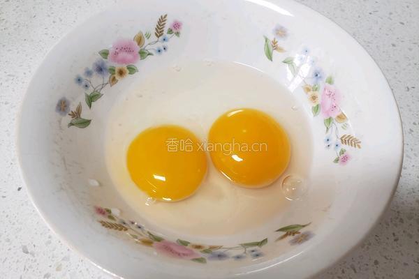 鸭蛋炒莴笋的做法图解2